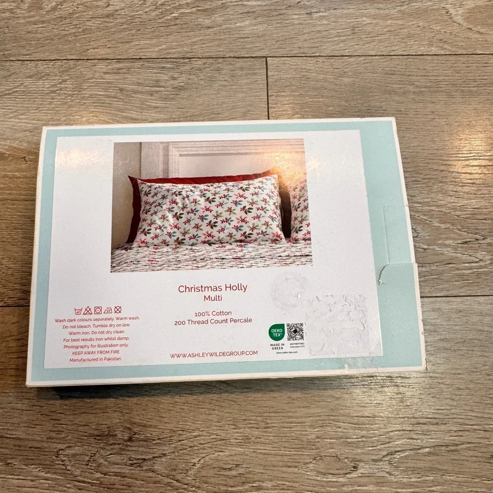 NIB Cath Kidston London Christmas Holly Multi Pillowcase Pair 200 Thread Percale